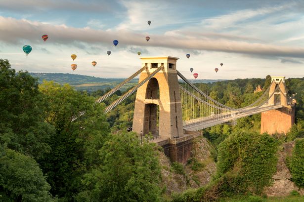 0 Clifton Suspension Bridge with Balloons p2OYhe