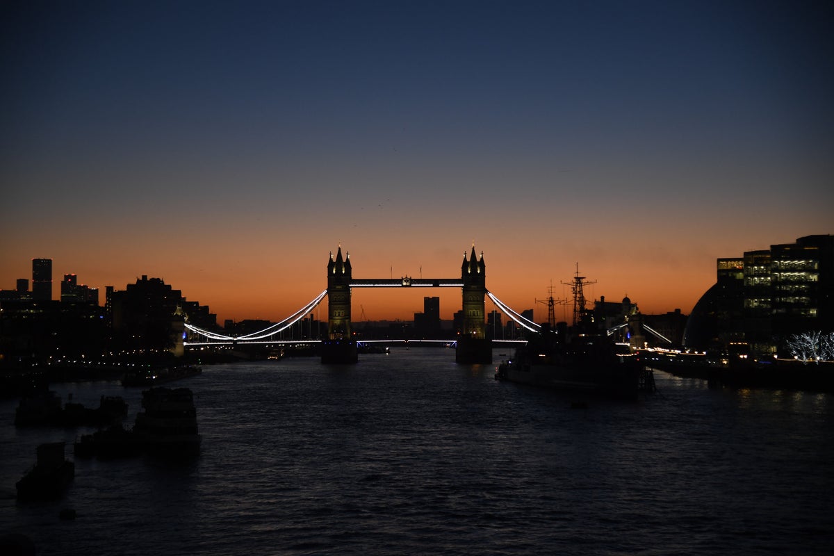 eyevine Sunrise from London Bridge 0014 Djp114 Business