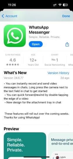 WhatsApp For iOS Allows Forwarding And Rewinding Videos By Double Tapping On The Right Or Left Side Of The Video 250x540 INlRyg