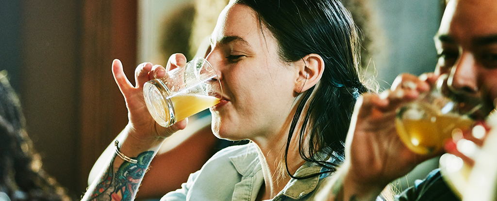 woman drinking glass alcohol ggydUn